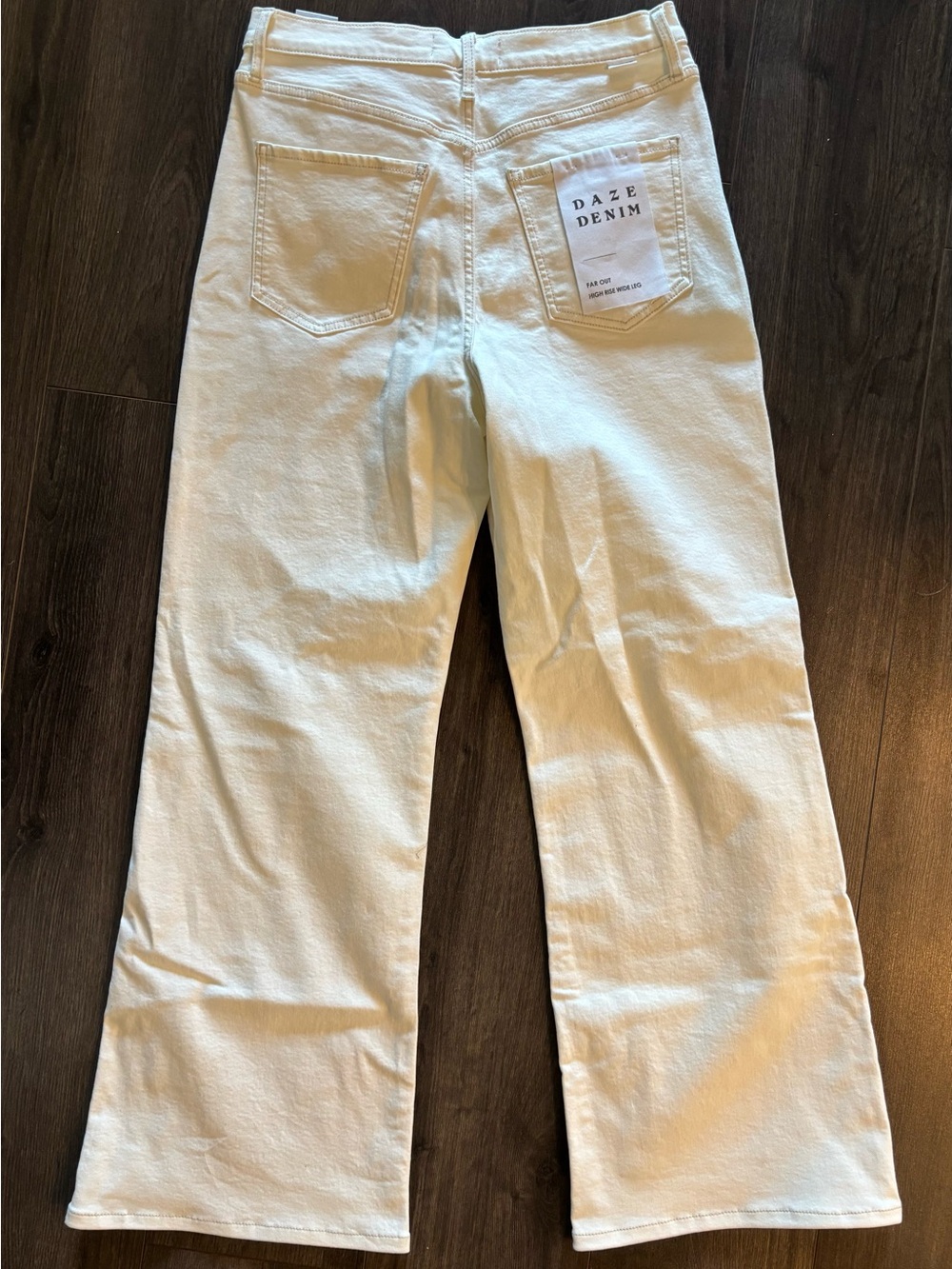 Daze Denim Womenโs White Wide-Leg Jeans